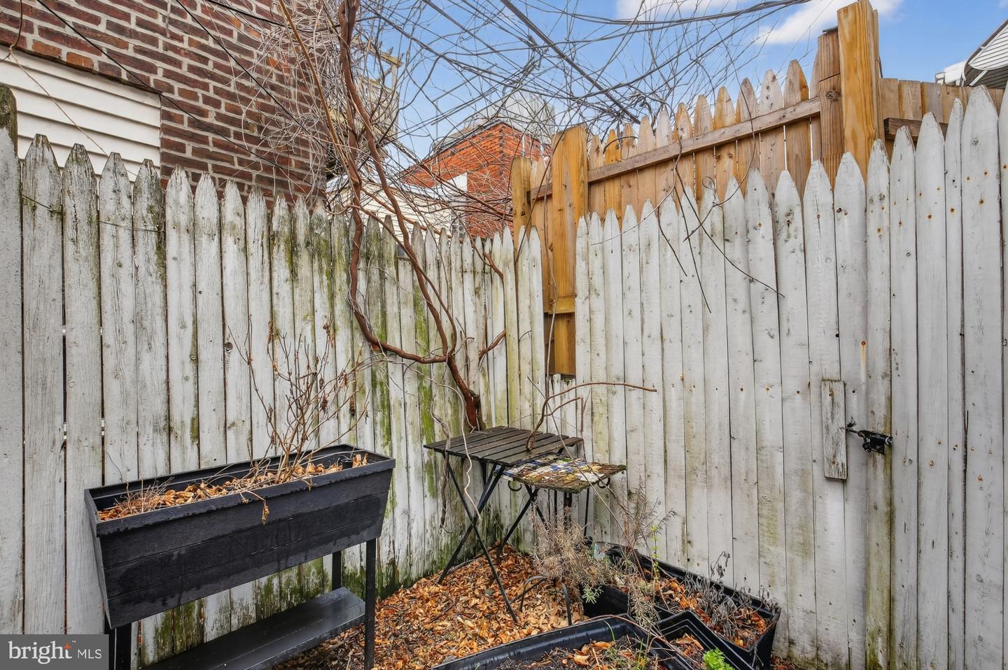 416 E Flora St Property Photo 13