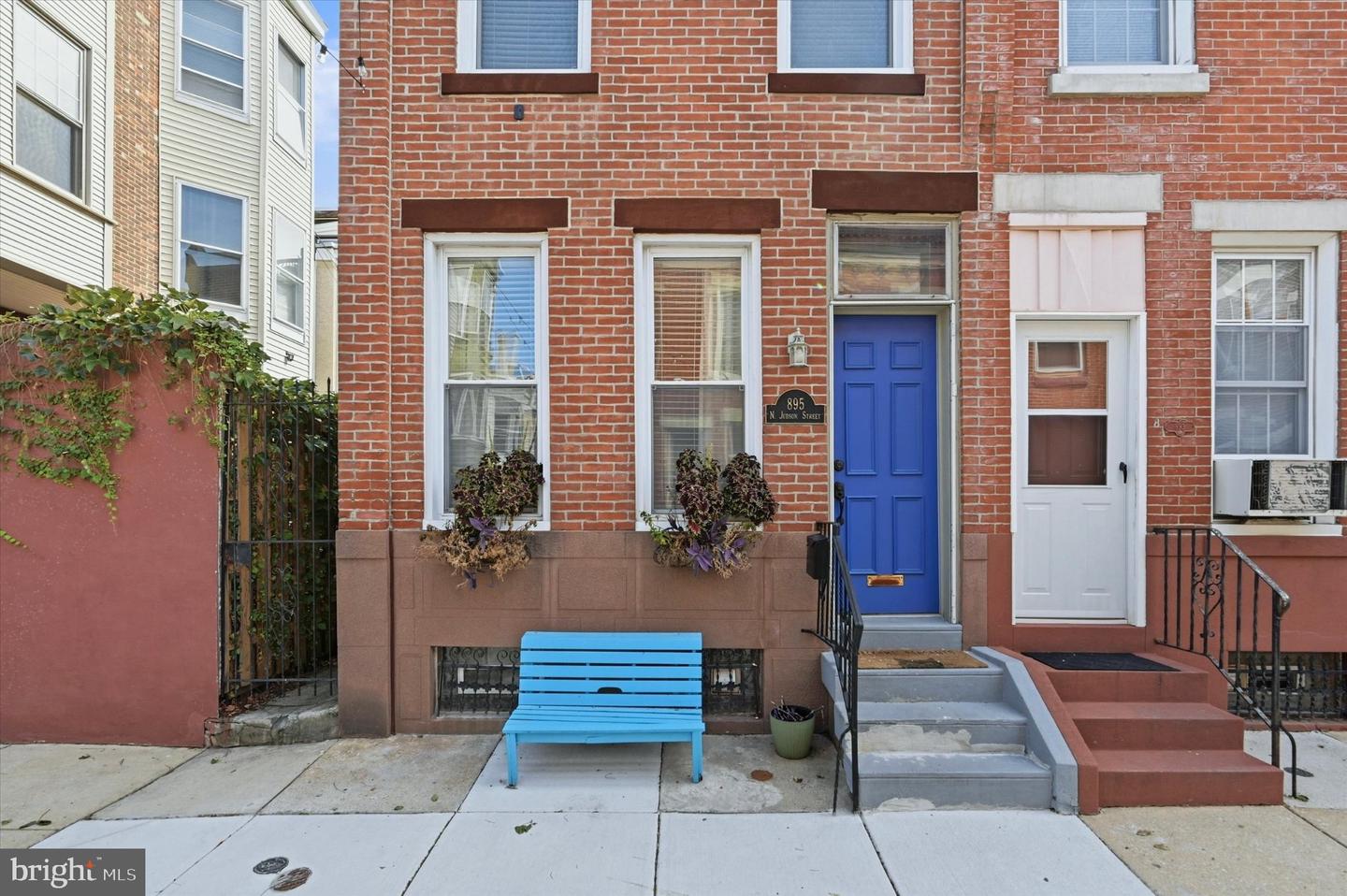895 N JUDSON ST Property Photo 1