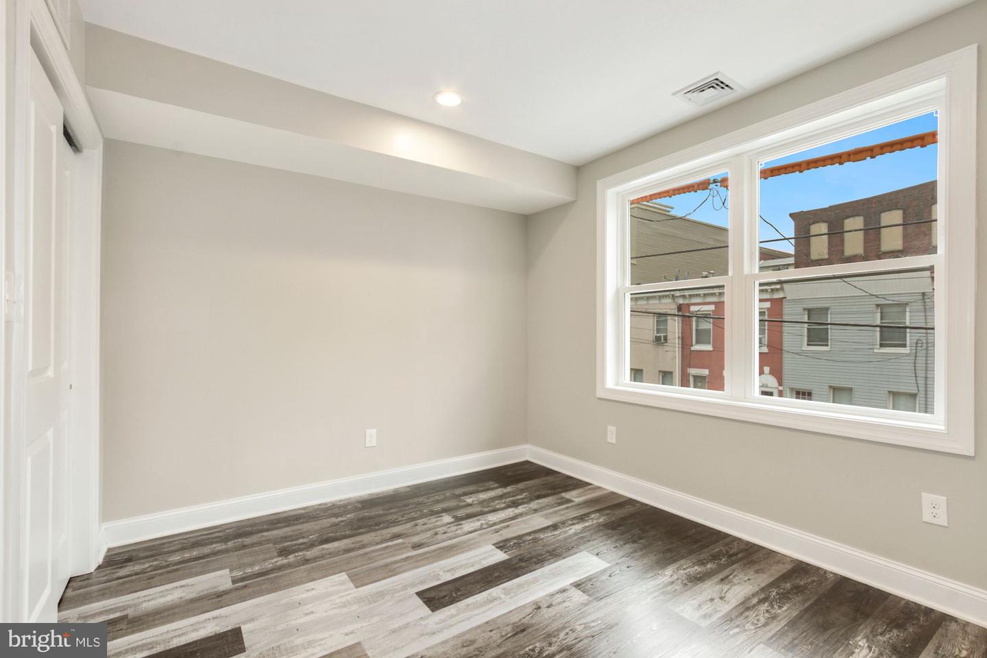 2439 Jasper St Property Photo 11