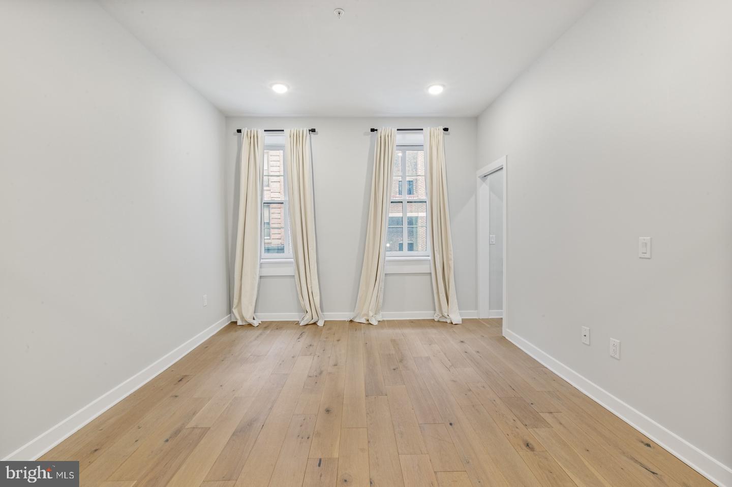 257 N 3rd St #5 Property Photo 13