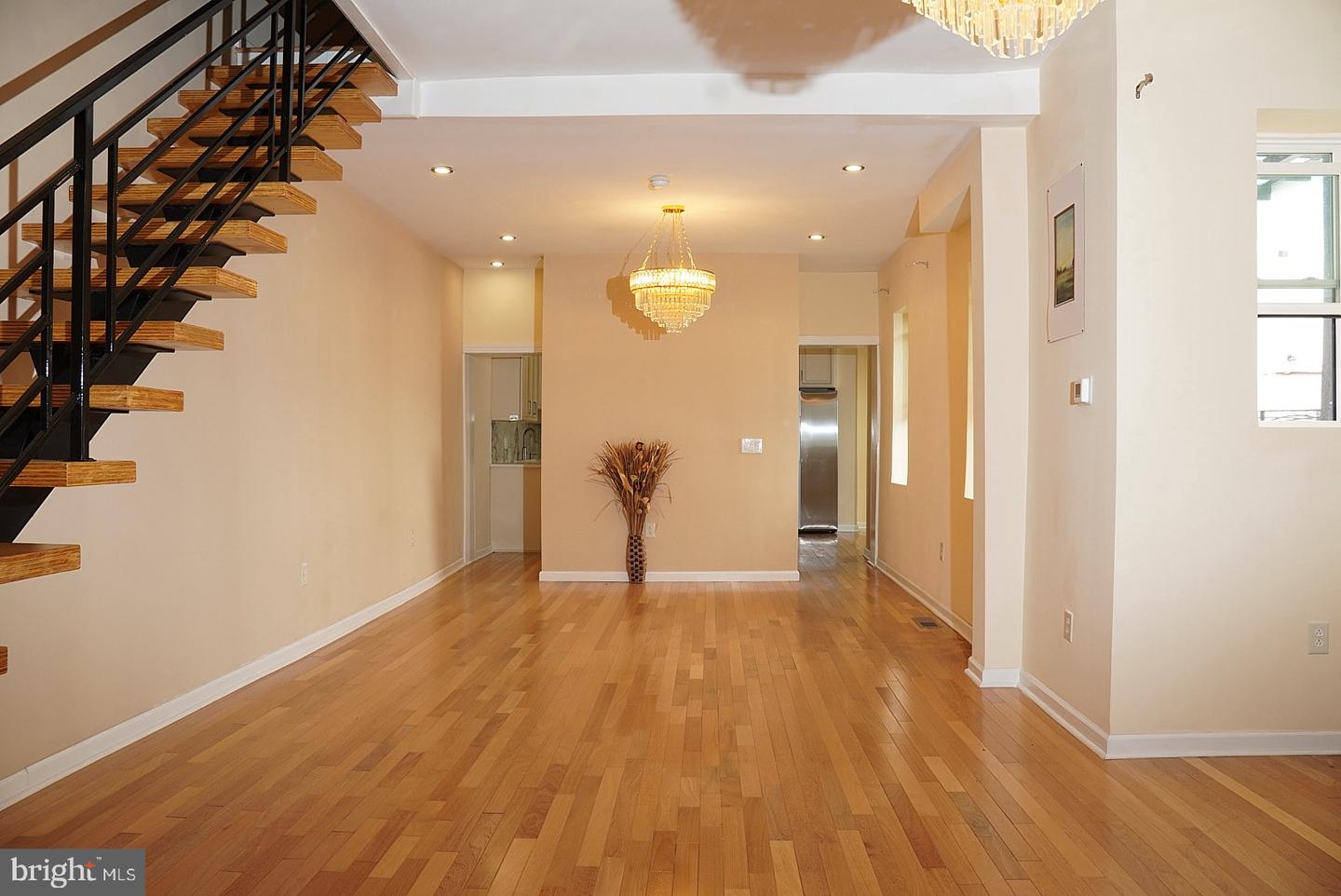 2556 E Somerset St Property Photo 2