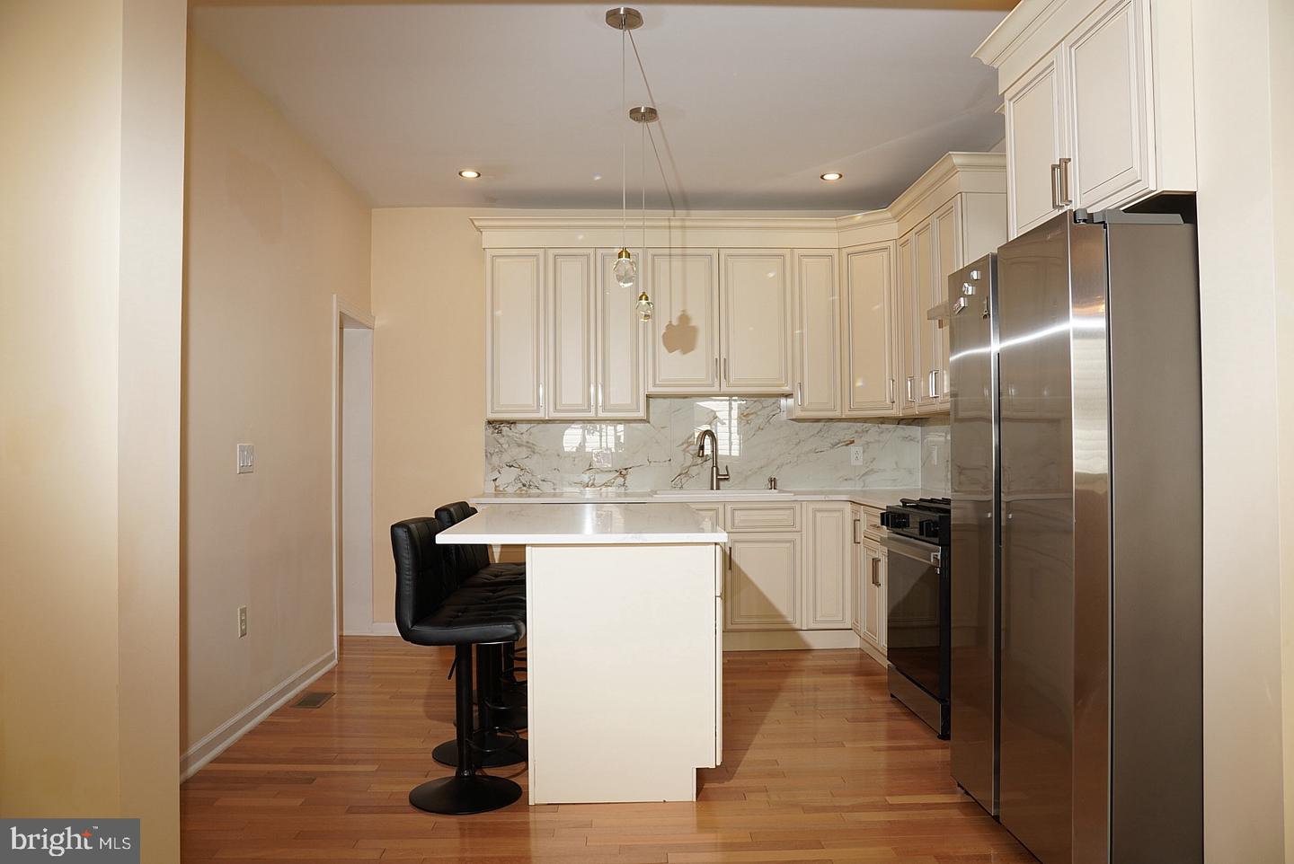 2556 E Somerset St Property Photo 5