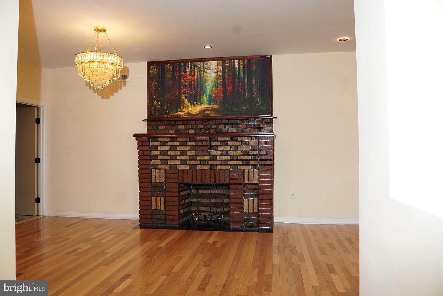 2556 E Somerset St Property Photo 6
