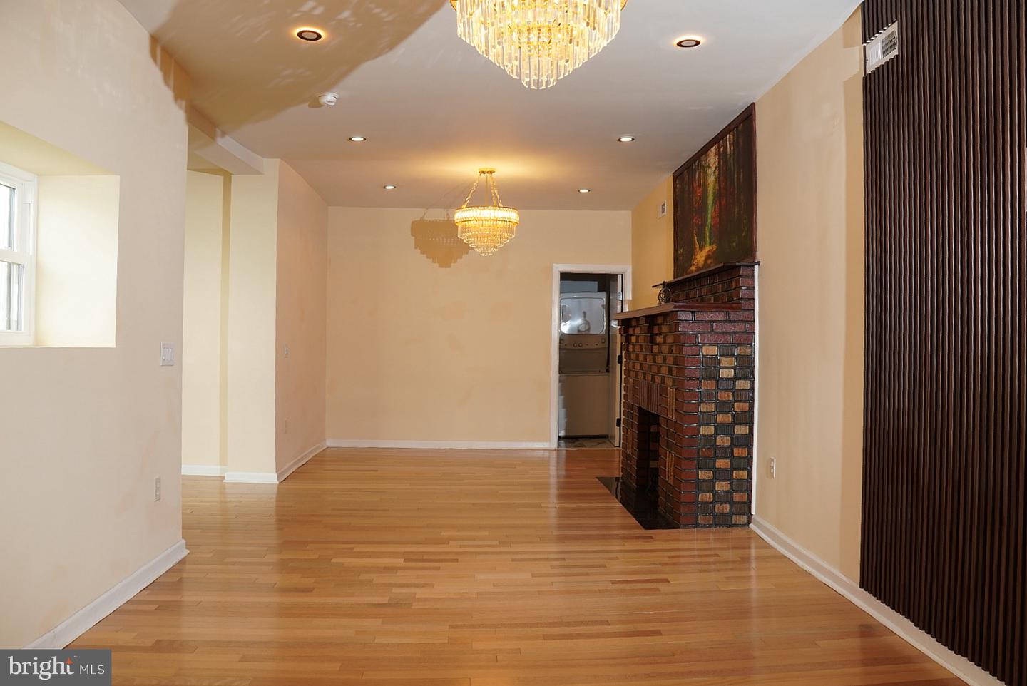 2556 E Somerset St Property Photo 7
