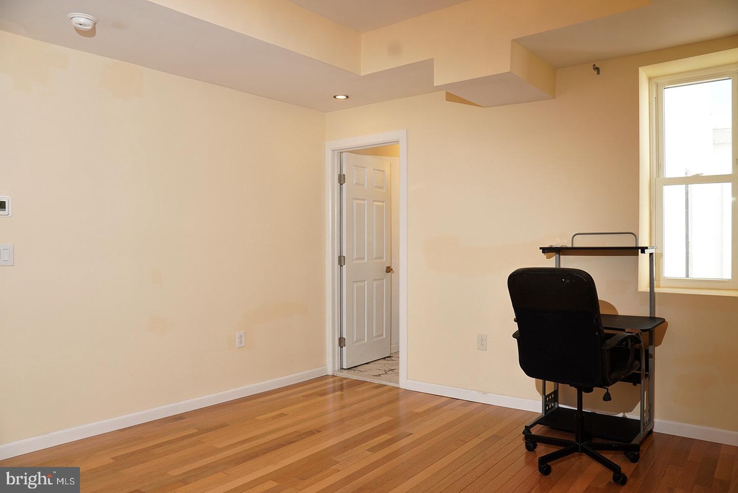 2556 E Somerset St Property Photo 9