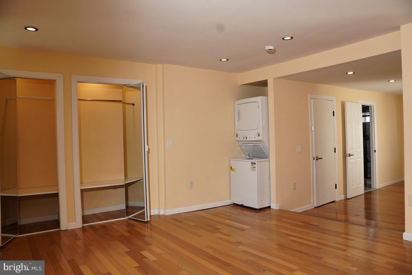 2556 E Somerset St Property Photo 12