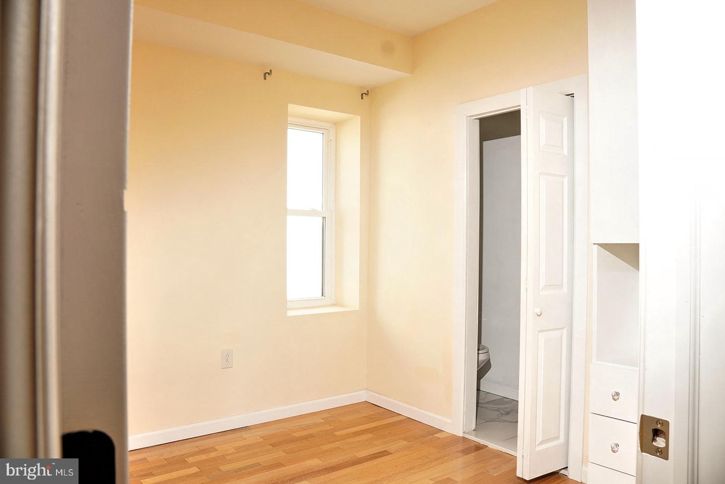 2556 E Somerset St Property Photo 15