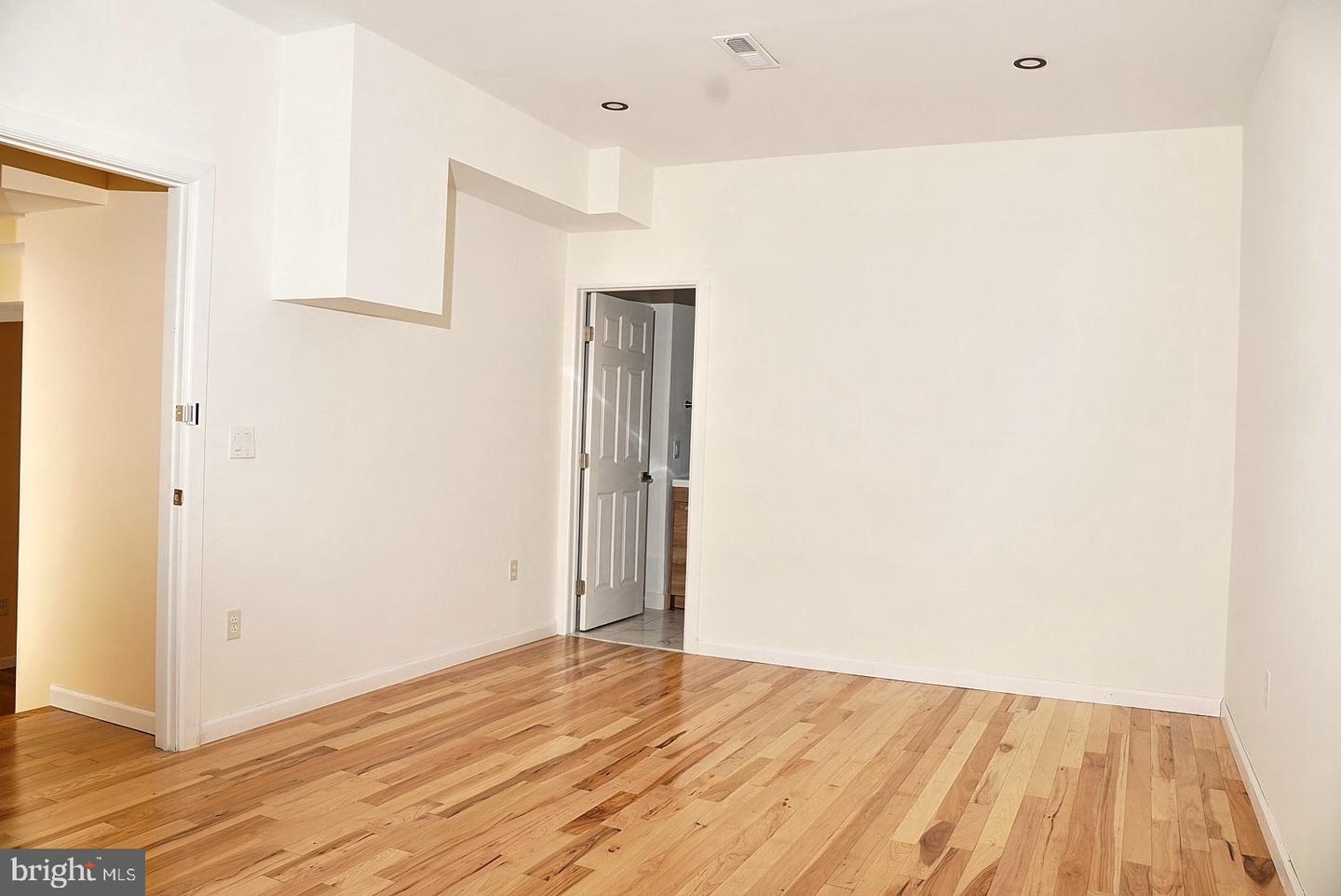 2556 E Somerset St Property Photo 16