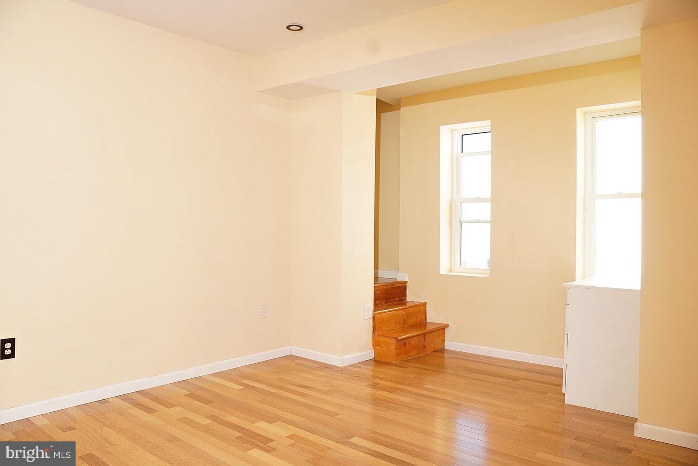 2556 E Somerset St Property Photo 17