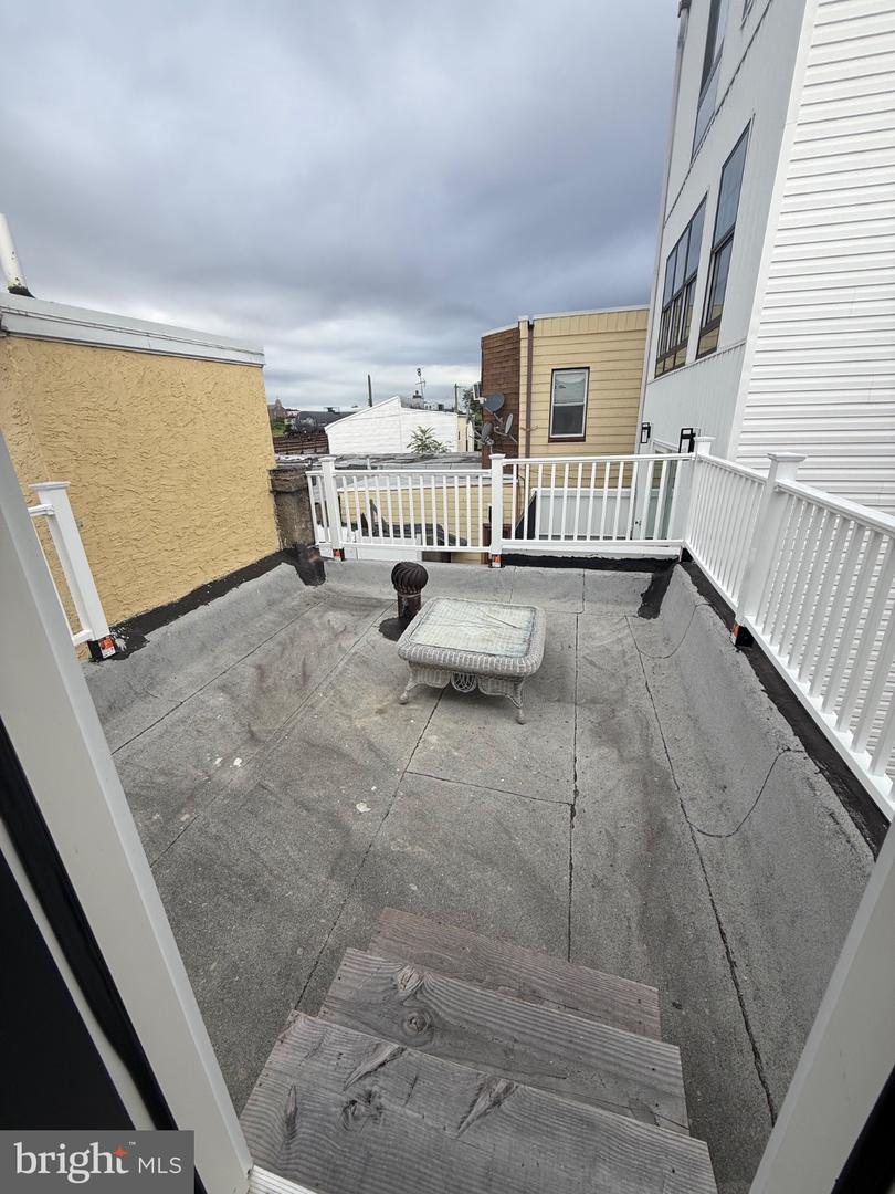 2556 E Somerset St Property Photo 20