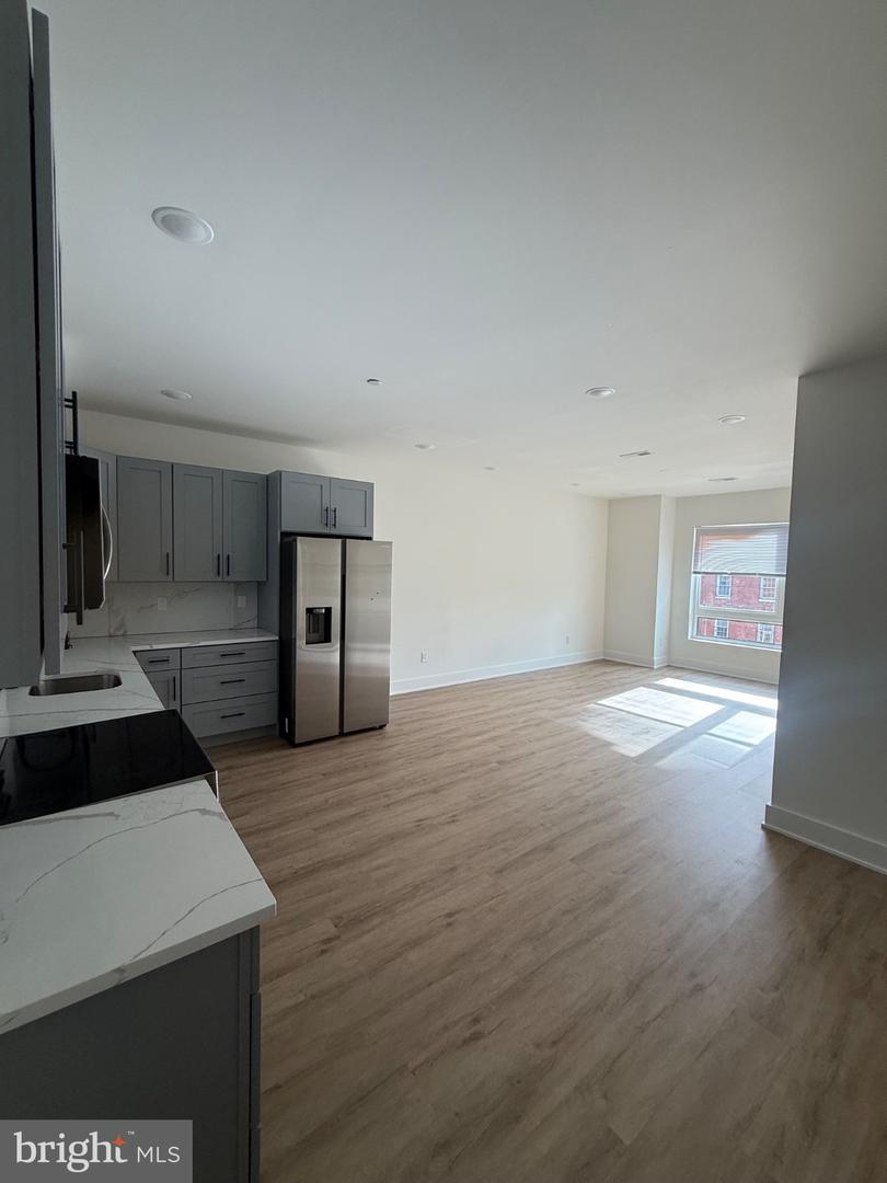 2333 E York St #3 Property Photo 3