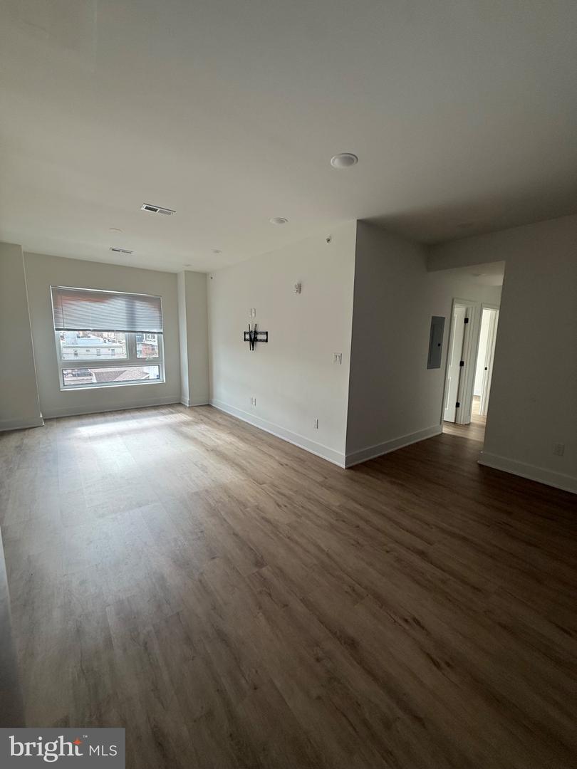 2333 E York St #3 Property Photo 4