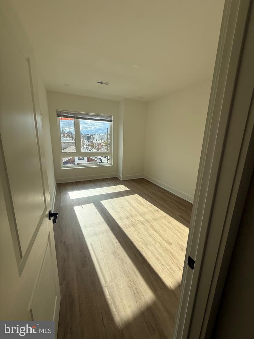 2333 E York St #3 Property Photo 8