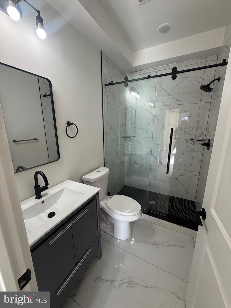 2333 E York St #3 Property Photo 11