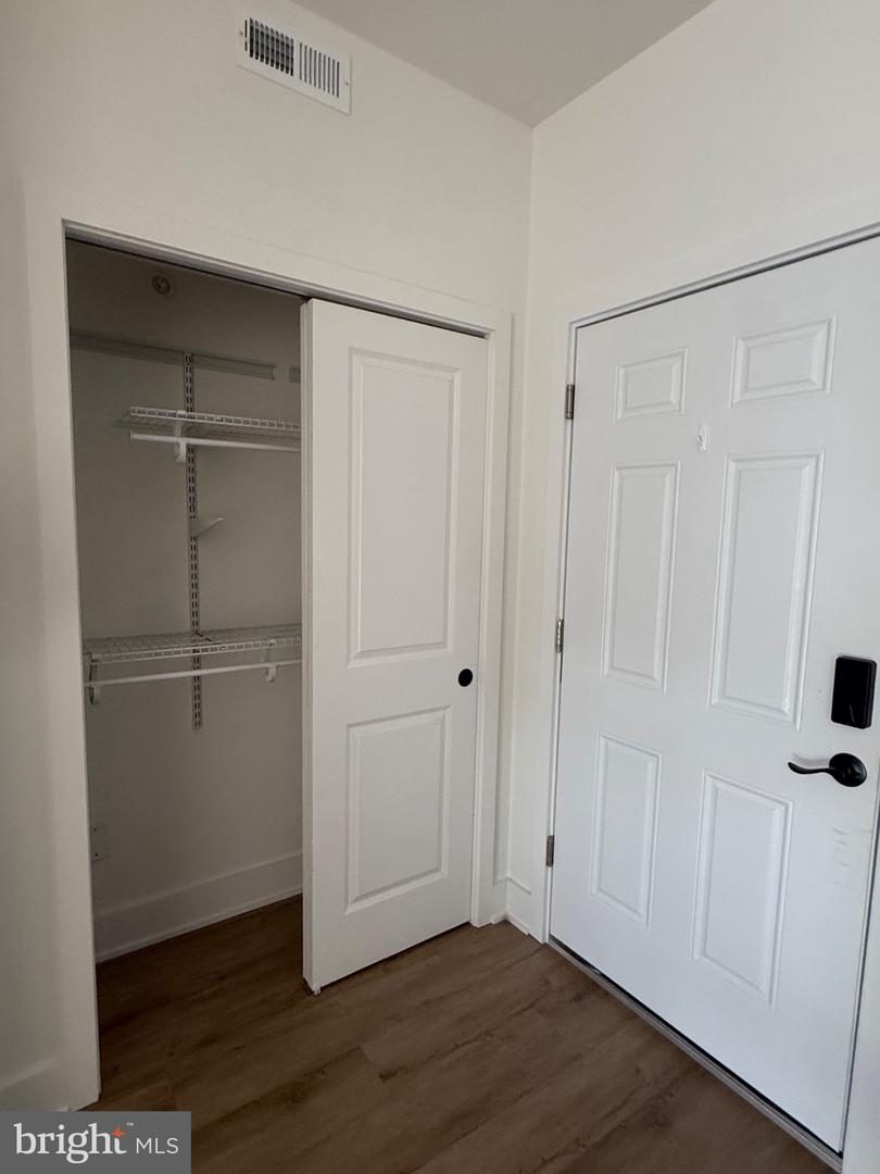 2333 E York St #3 Property Photo 12