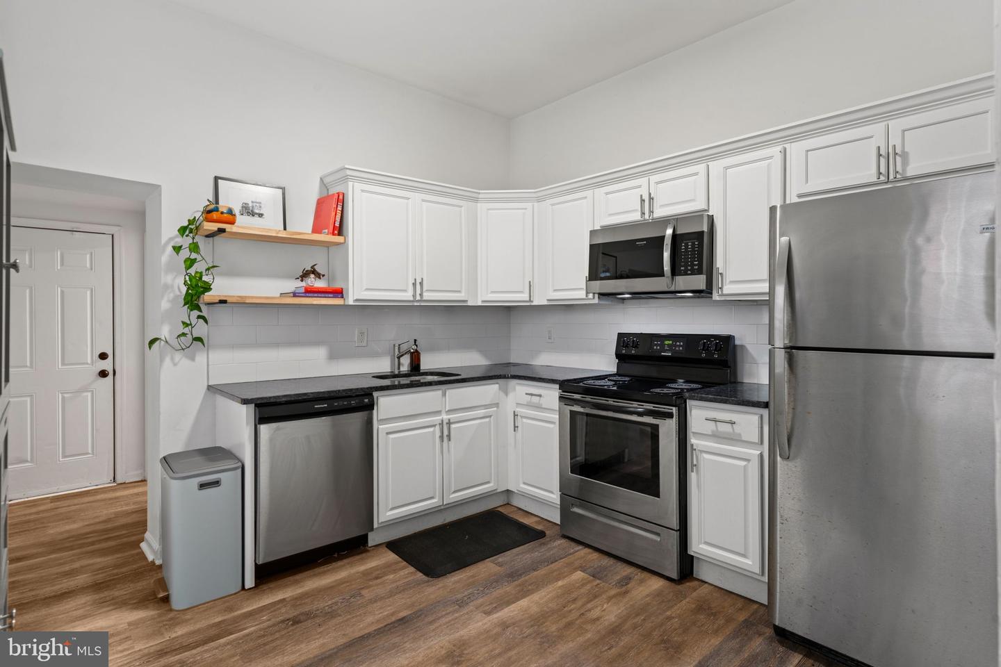 5346 Lena St Property Photo 11