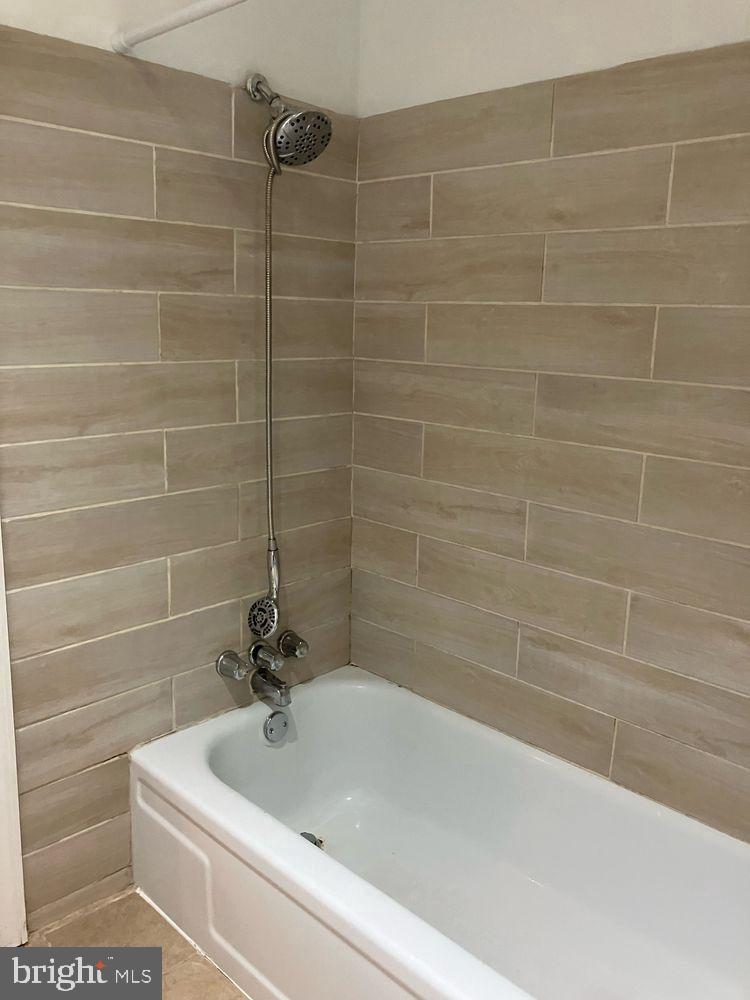 607 S 52nd St Property Photo 3