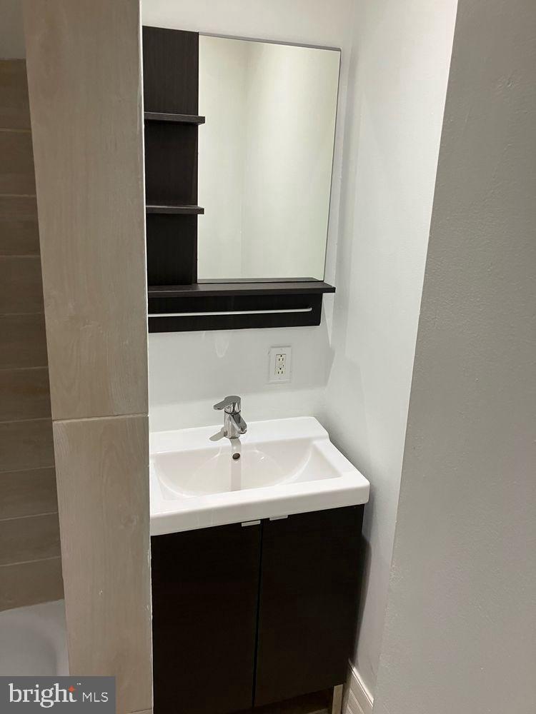 607 S 52nd St Property Photo 4