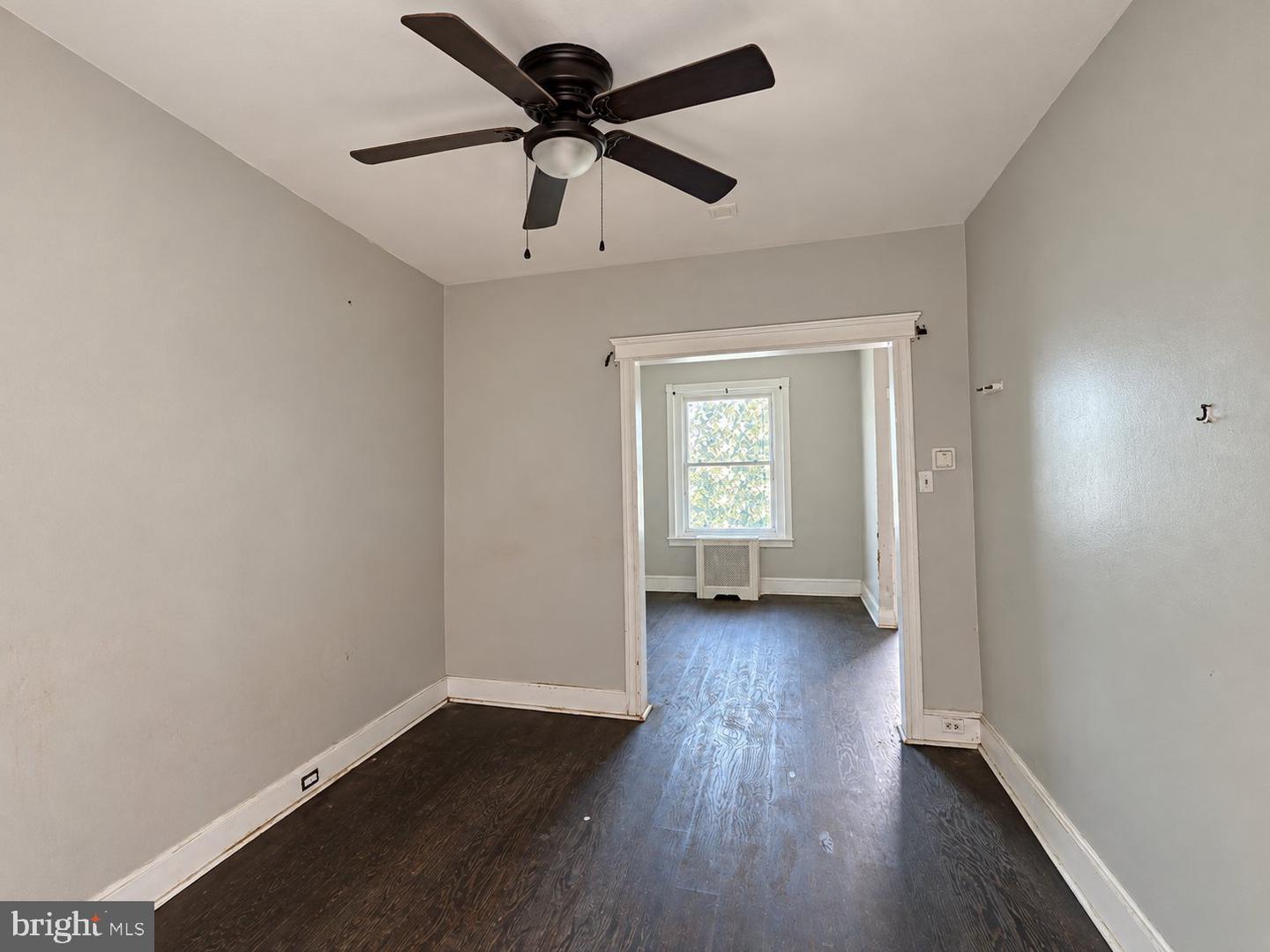 2059 E Victoria St Property Photo 3