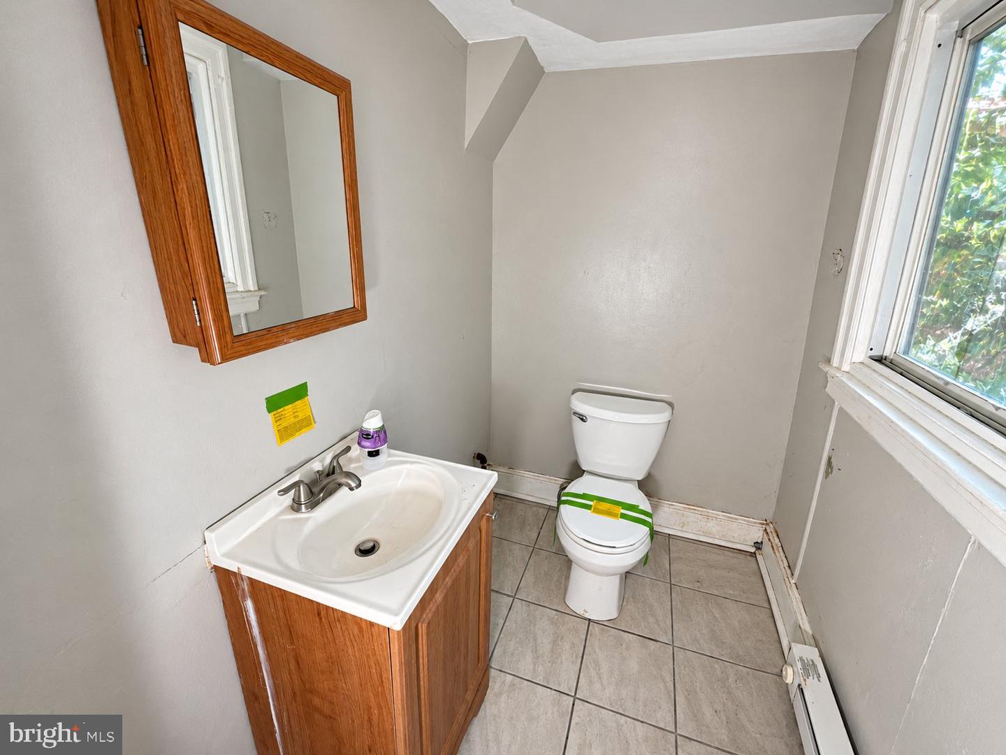 2059 E Victoria St Property Photo 5