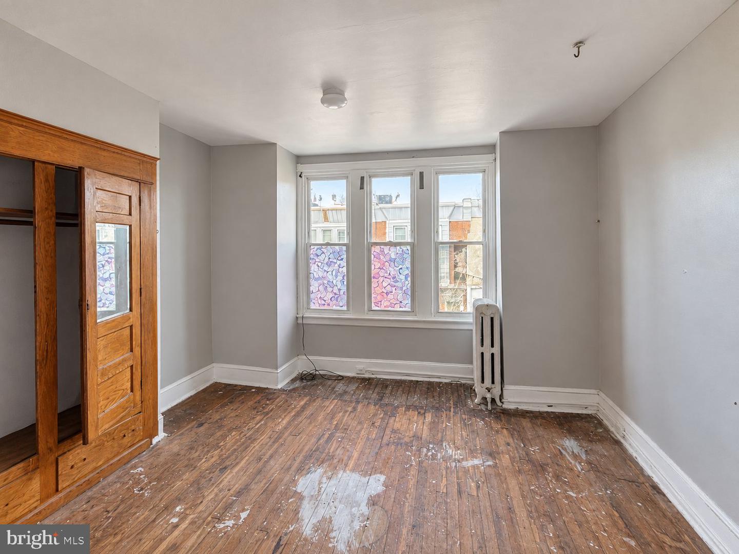 2059 E Victoria St Property Photo 6