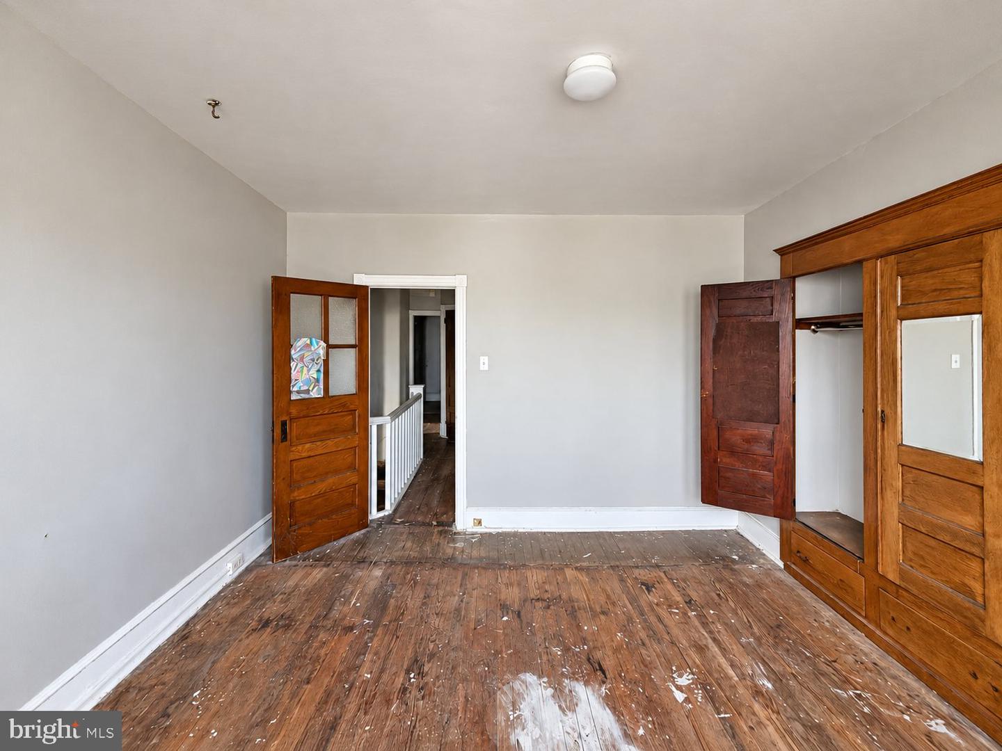 2059 E Victoria St Property Photo 8