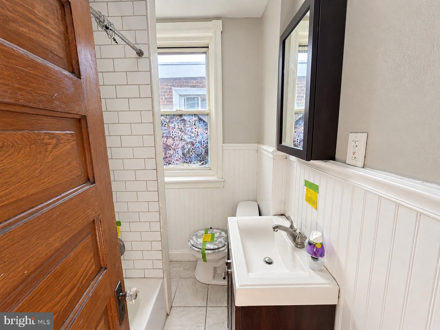 2059 E Victoria St Property Photo 9