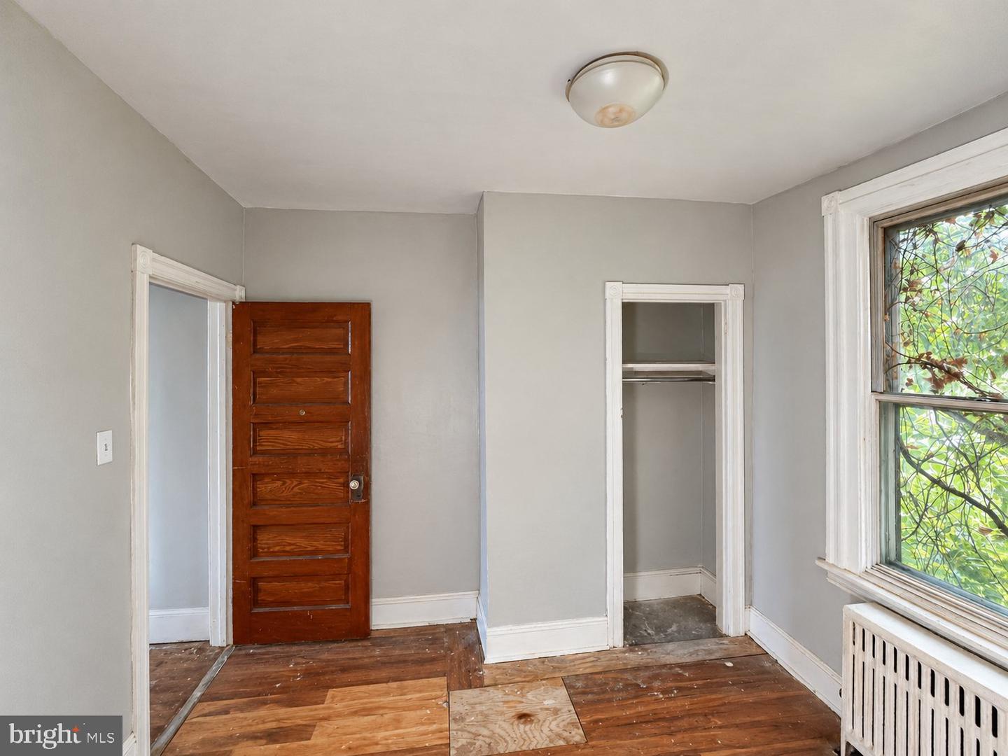2059 E Victoria St Property Photo 10