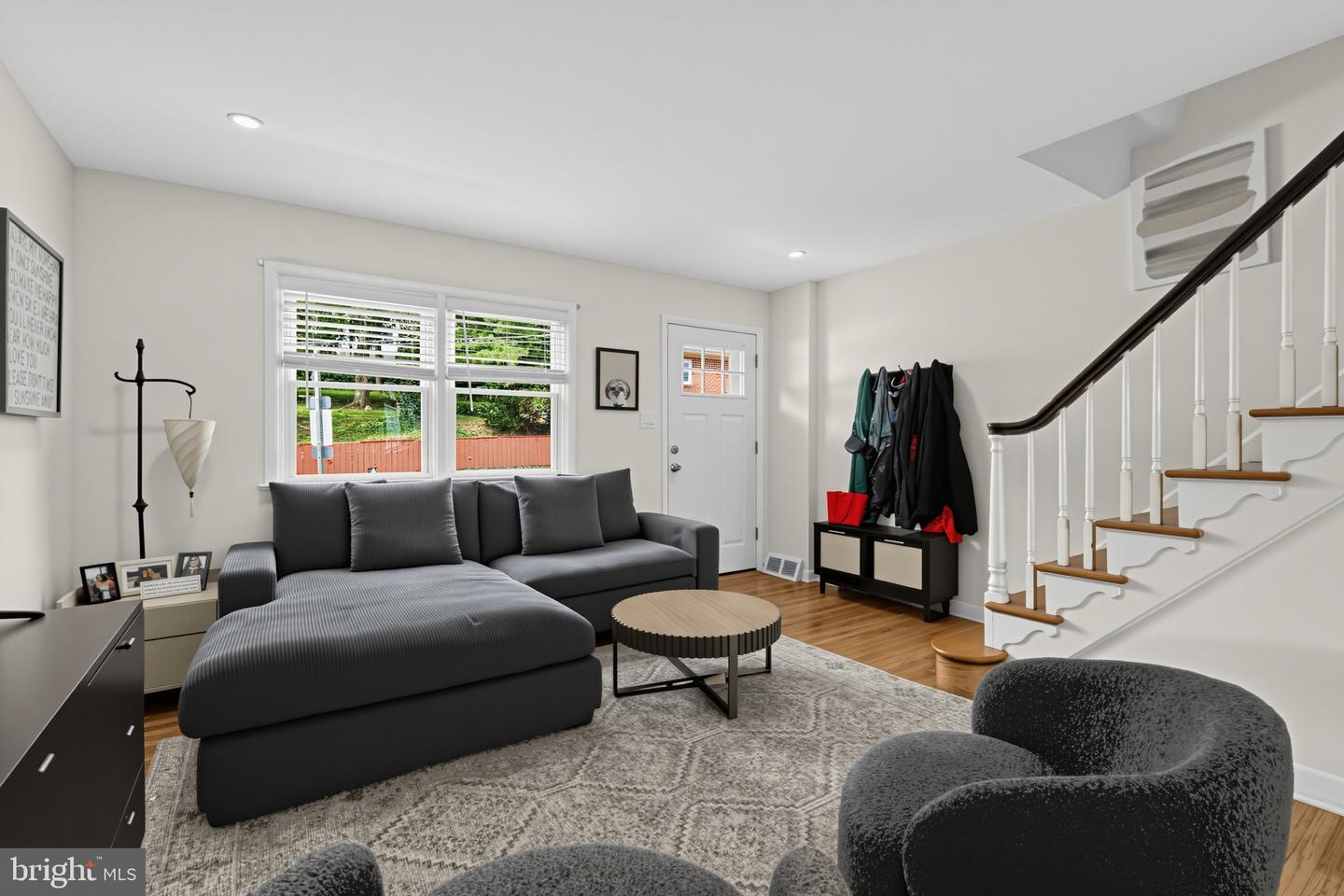 3428 AINSLIE ST Property Photo 1