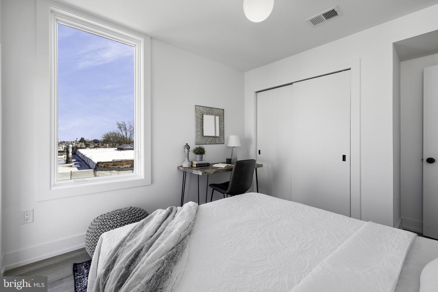 5200-10 Chester Ave #209 Property Photo 16