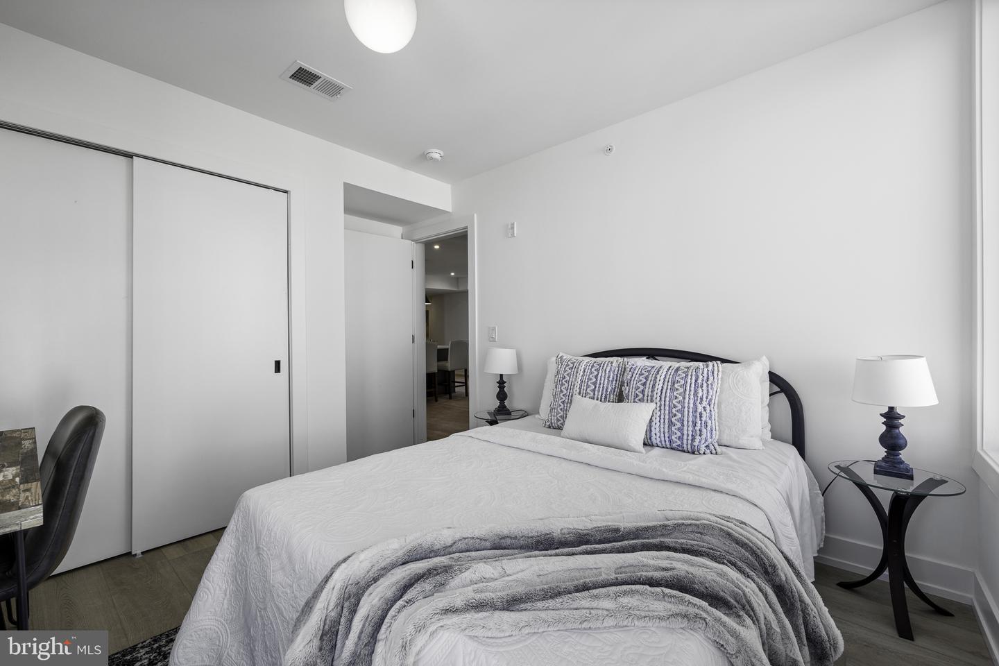 5200-10 Chester Ave #106 Property Photo 7