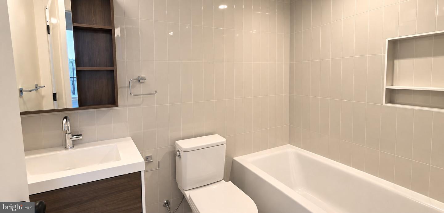 5200-10 Chester Ave #106 Property Photo 12