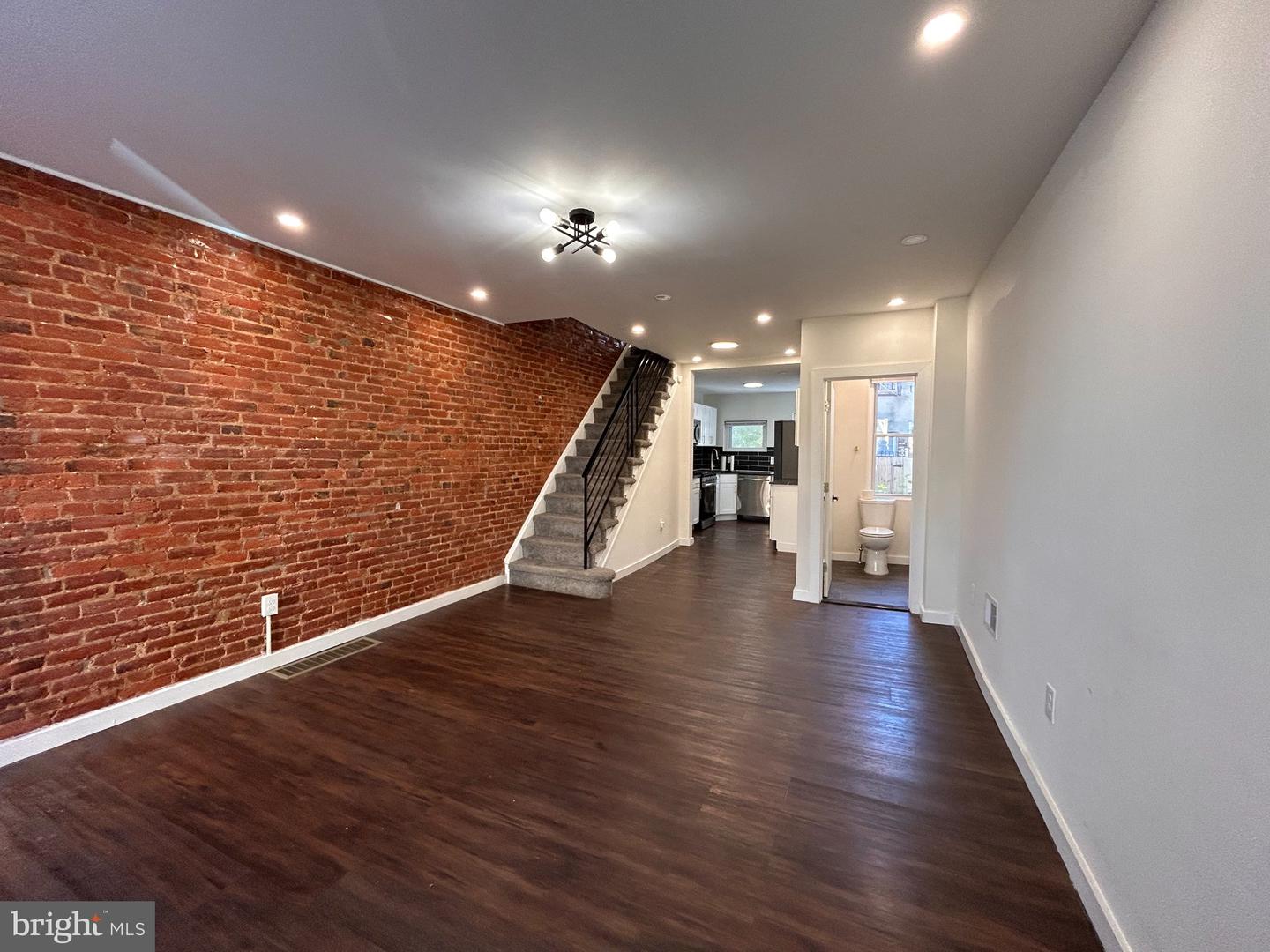 2319 N Hancock St Property Photo 3