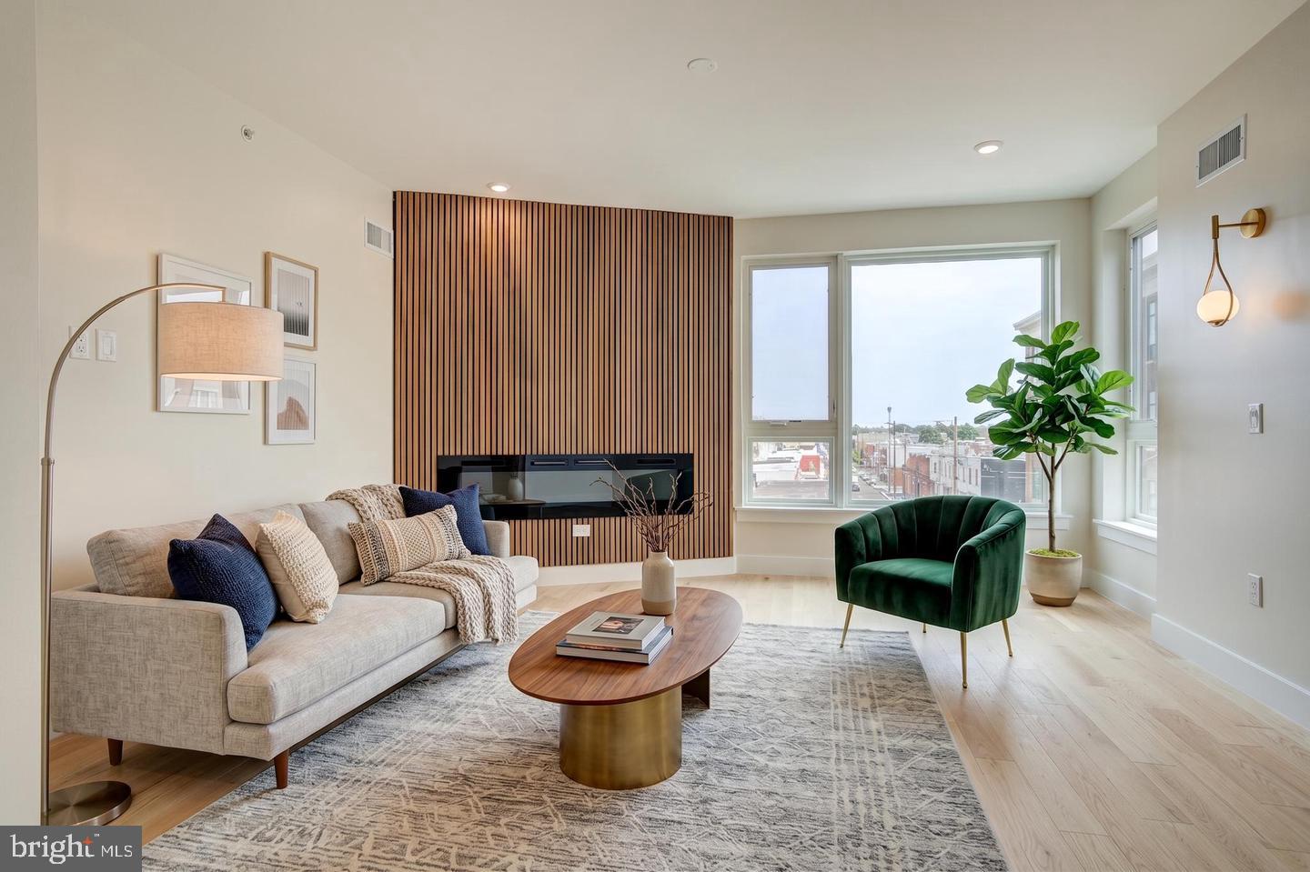 2534 E Madison St Property Photo 1