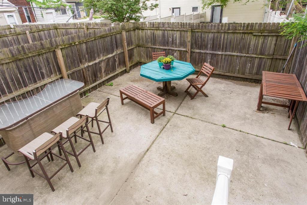 516 N Preston St Property Photo 6