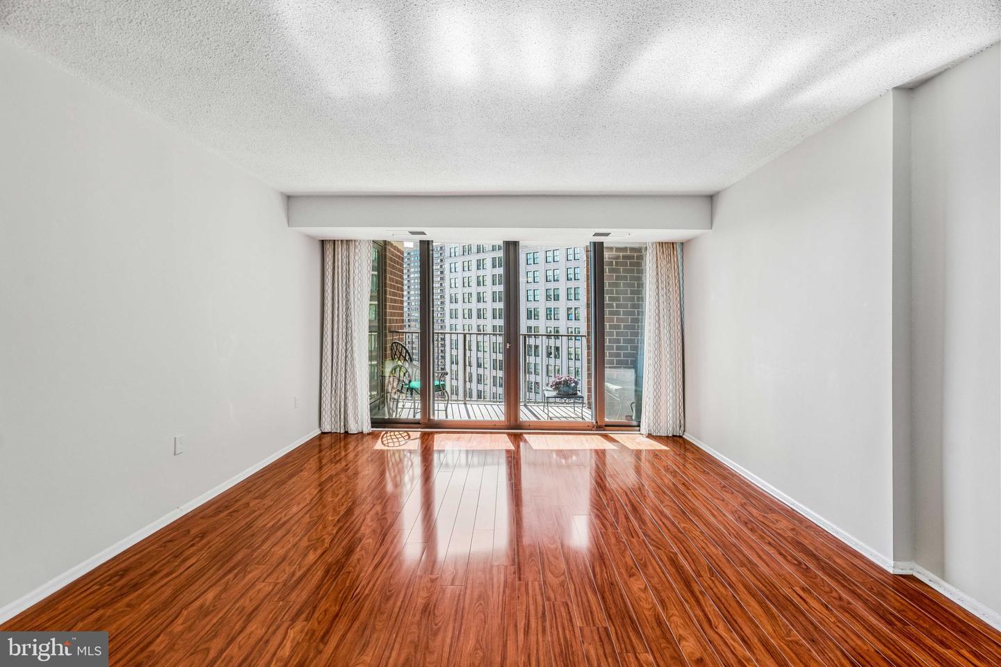 1420-00 Locust St #18d Property Photo 4