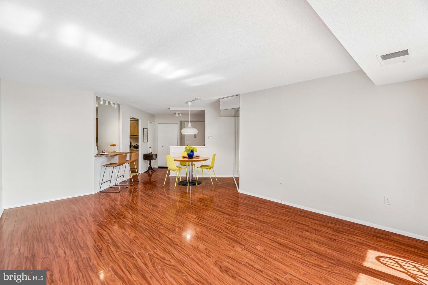1420-00 Locust St #18d Property Photo 9