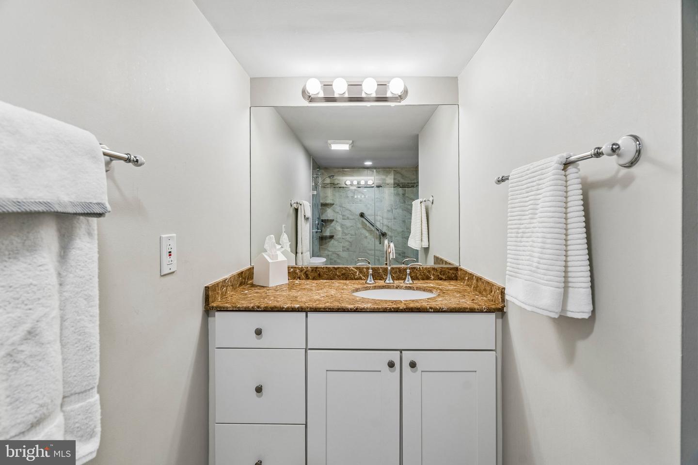 1420-00 Locust St #18d Property Photo 14