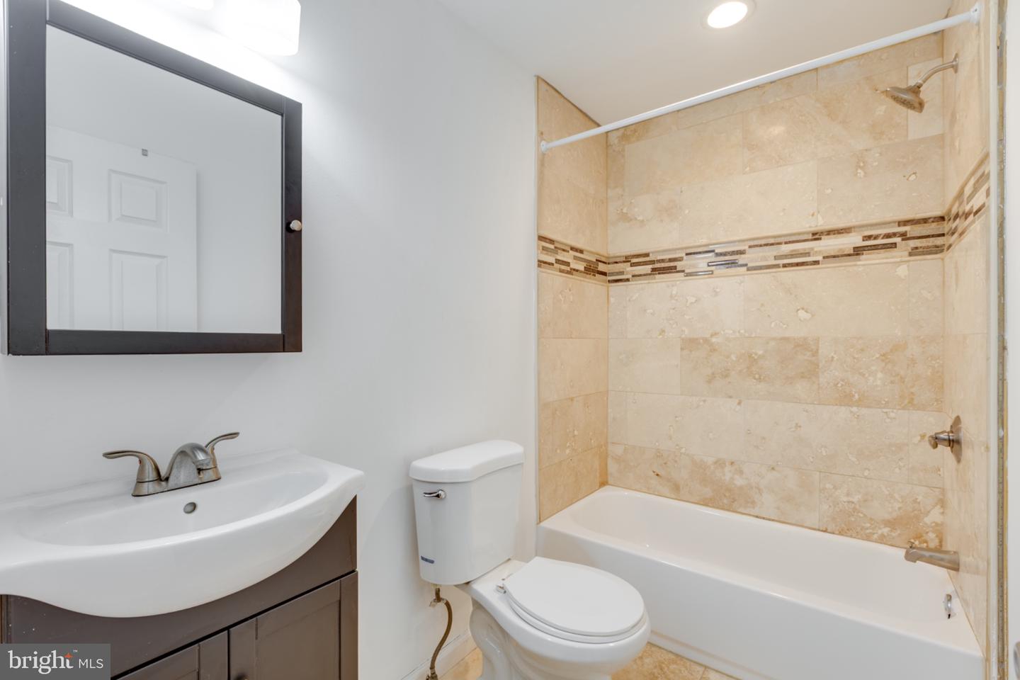 662 N 33rd St #1 Property Photo 5