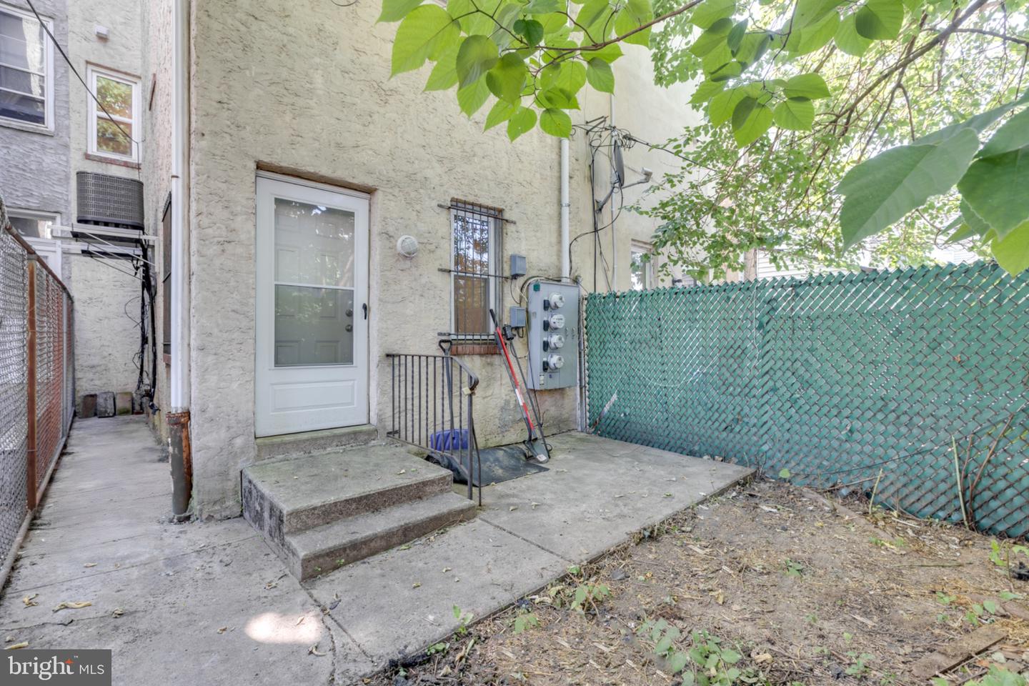 662 N 33rd St #1 Property Photo 10