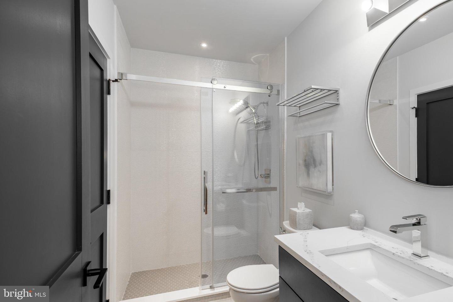 219-29 S 18th St #308 Property Photo 15