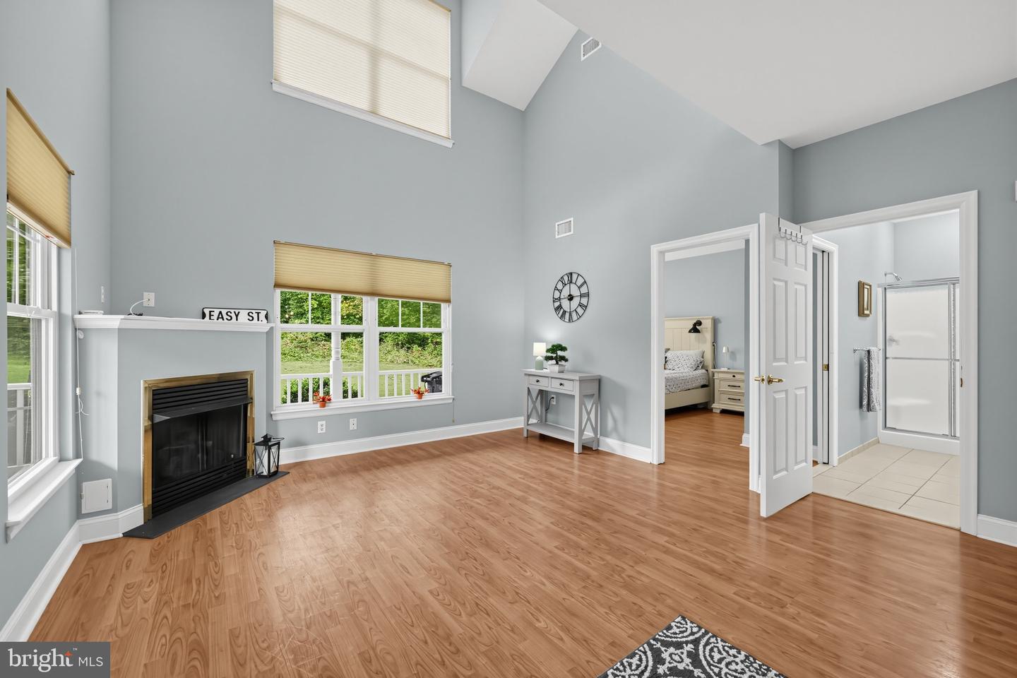 542 Easy St #t92 Property Photo 8