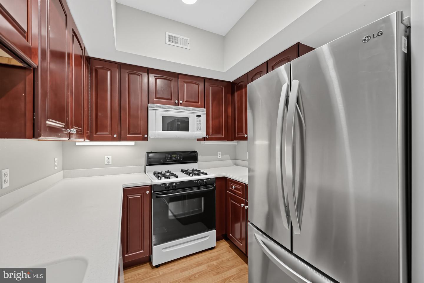 542 Easy St #t92 Property Photo 12