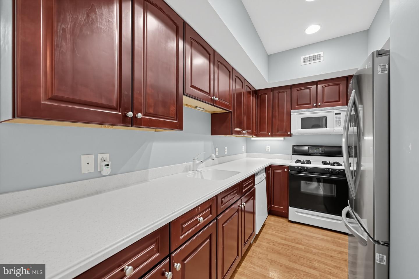 542 Easy St #t92 Property Photo 13