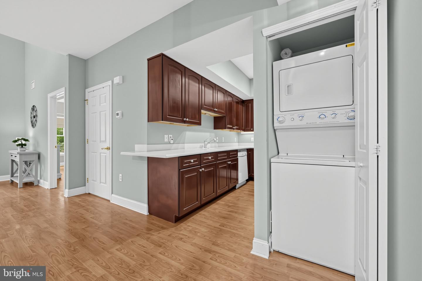 542 Easy St #t92 Property Photo 14