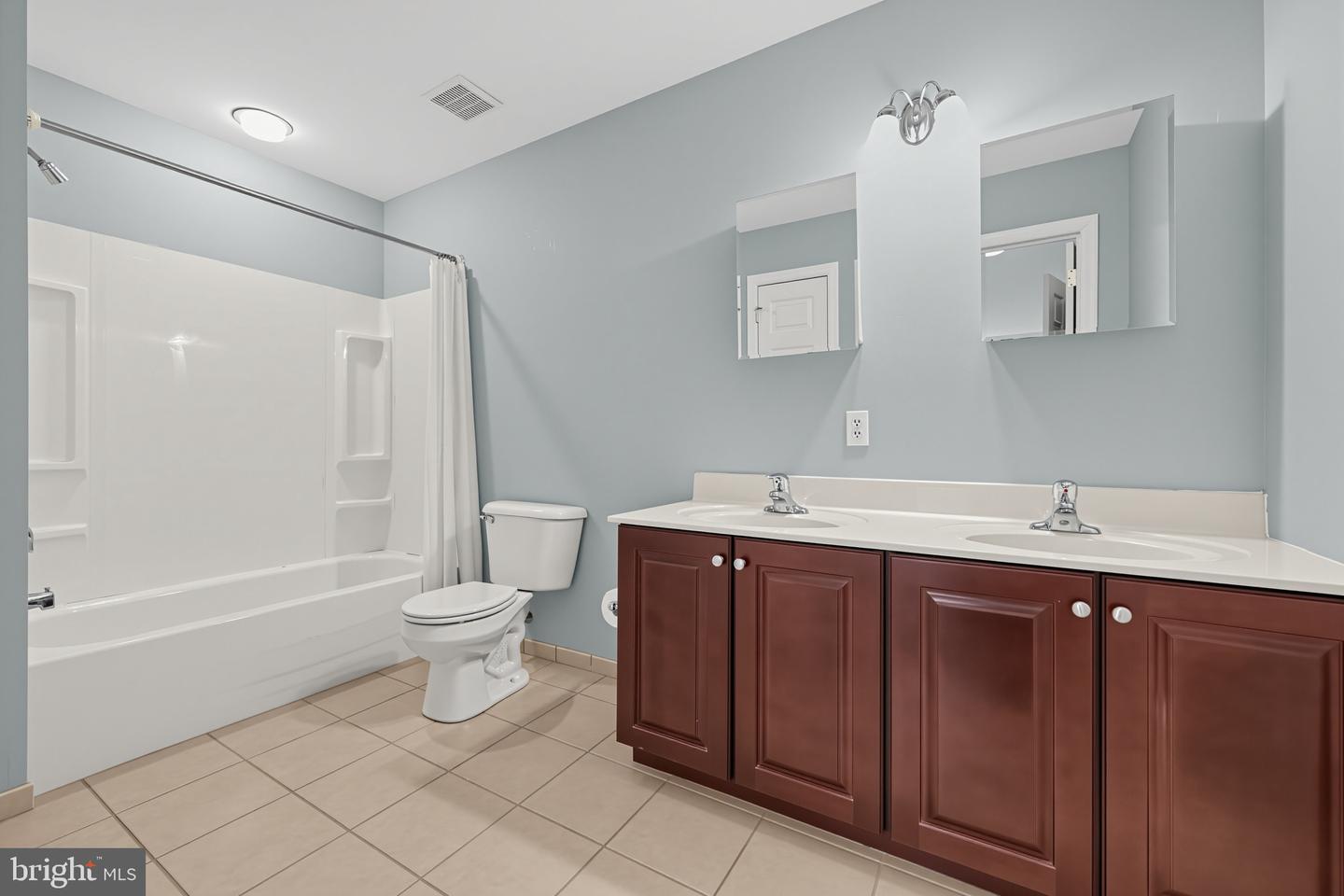 542 Easy St #t92 Property Photo 21