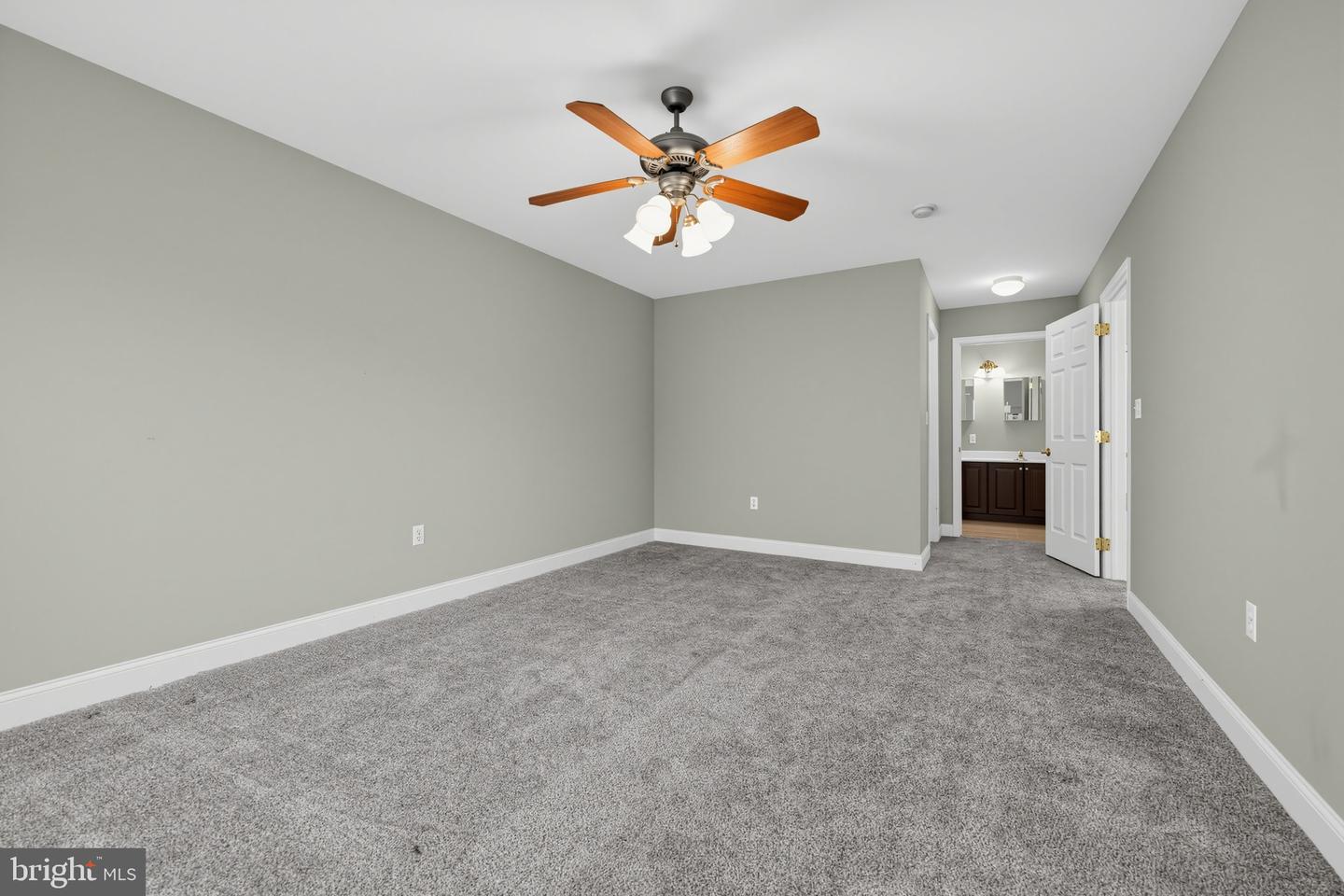 542 Easy St #t92 Property Photo 26