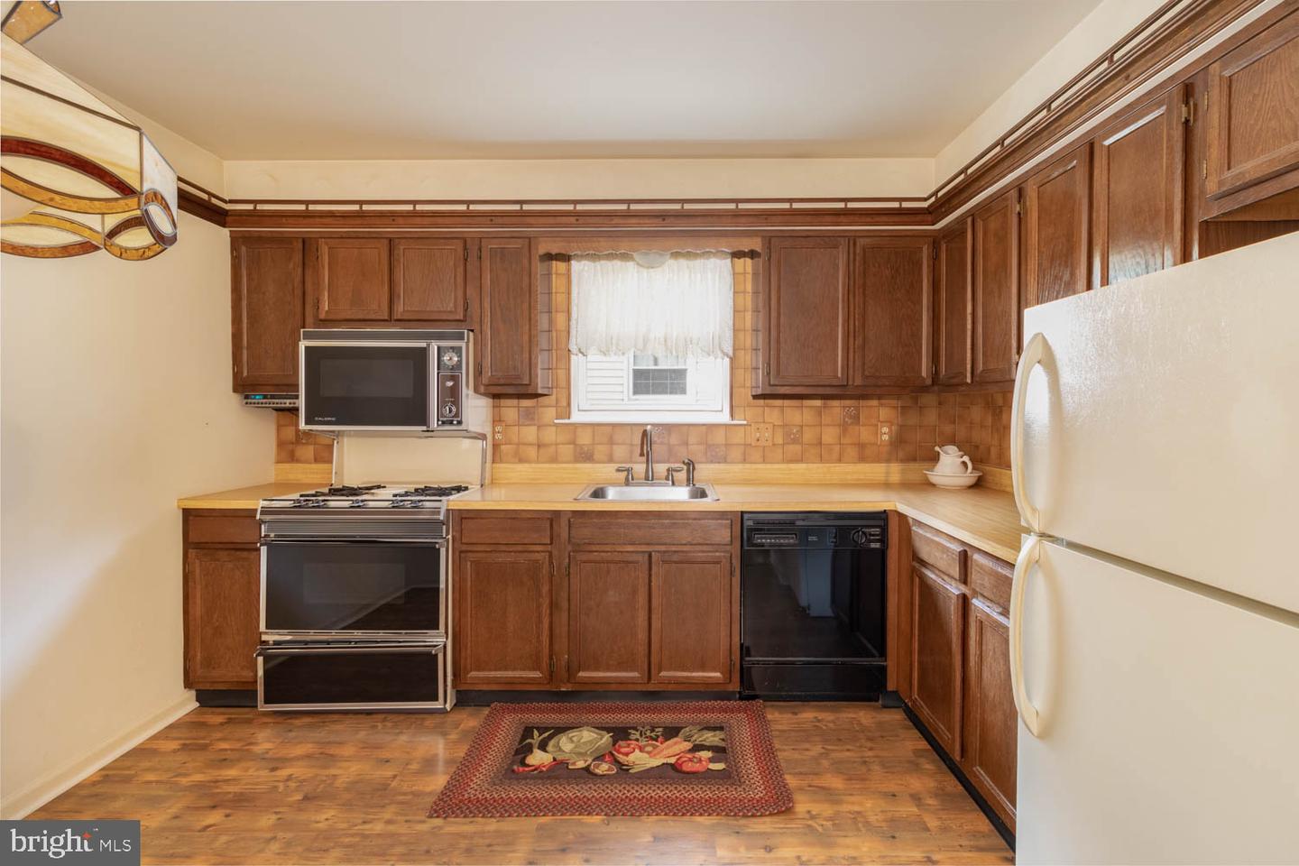 7914 Brous Ave Property Photo 8