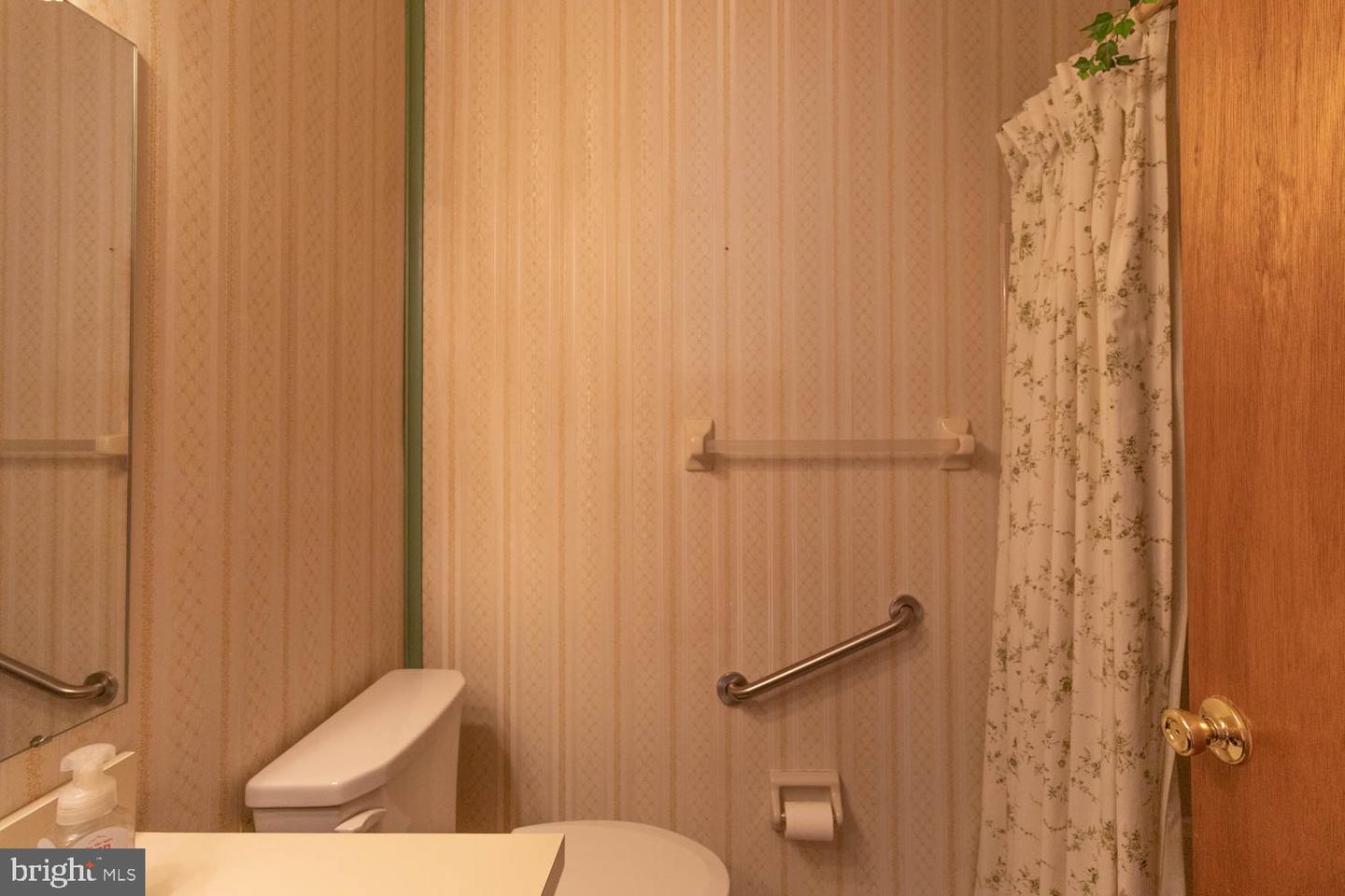 7914 Brous Ave Property Photo 10