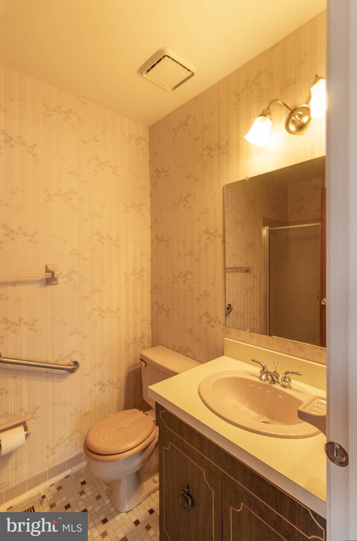 7914 Brous Ave Property Photo 14